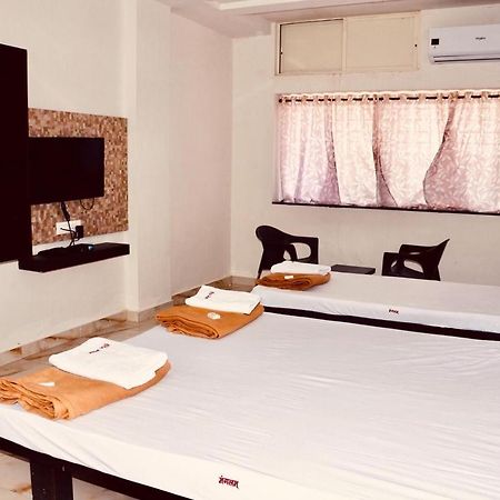 Hotel Mangalam Kurandvad Kültér fotó