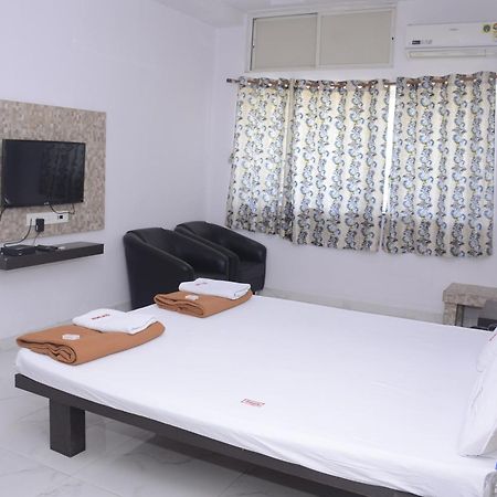 Hotel Mangalam Kurandvad Kültér fotó
