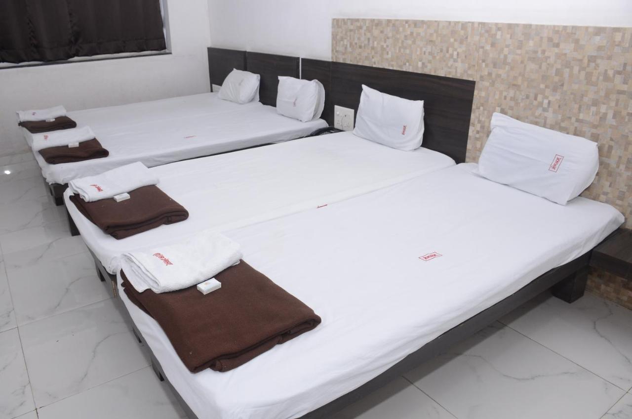 Hotel Mangalam Kurandvad Kültér fotó