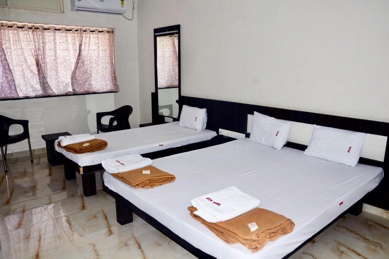 Hotel Mangalam Kurandvad Kültér fotó