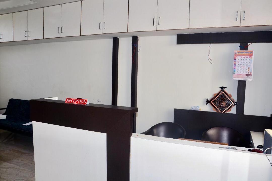 Hotel Mangalam Kurandvad Kültér fotó