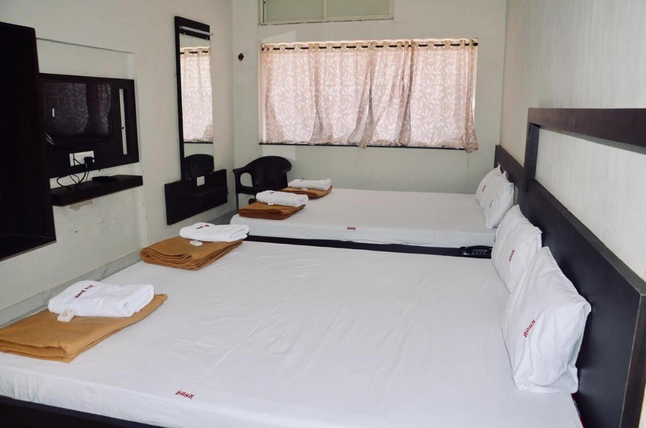 Hotel Mangalam Kurandvad Kültér fotó