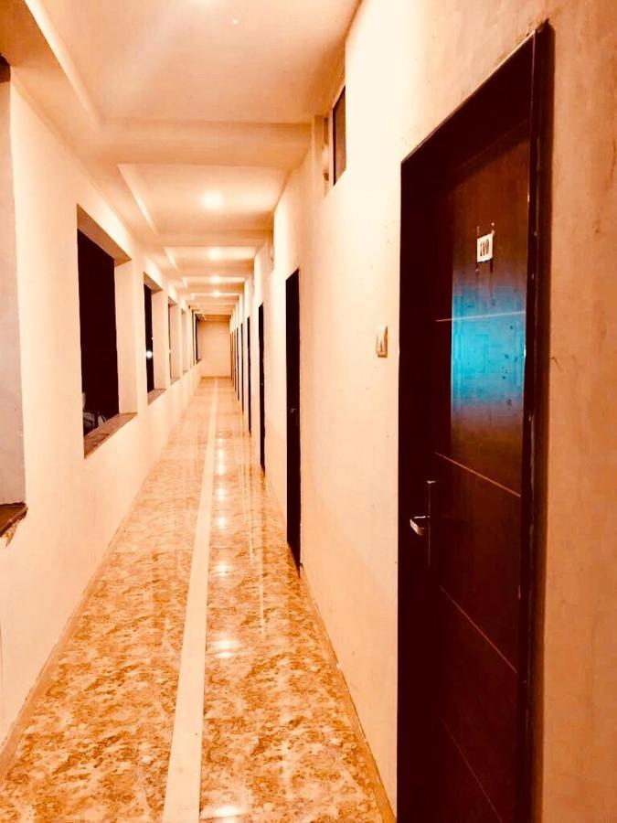 Hotel Mangalam Kurandvad Kültér fotó
