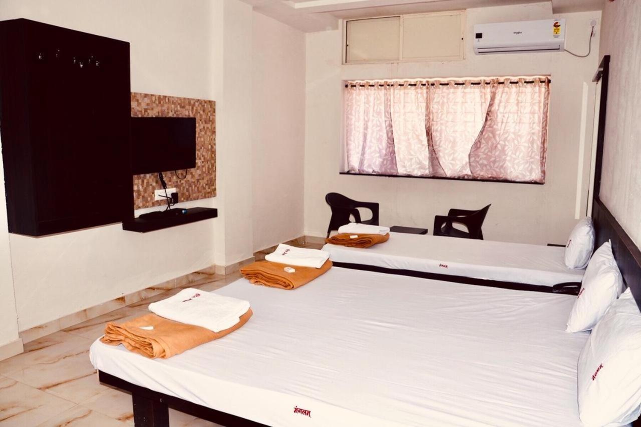 Hotel Mangalam Kurandvad Kültér fotó