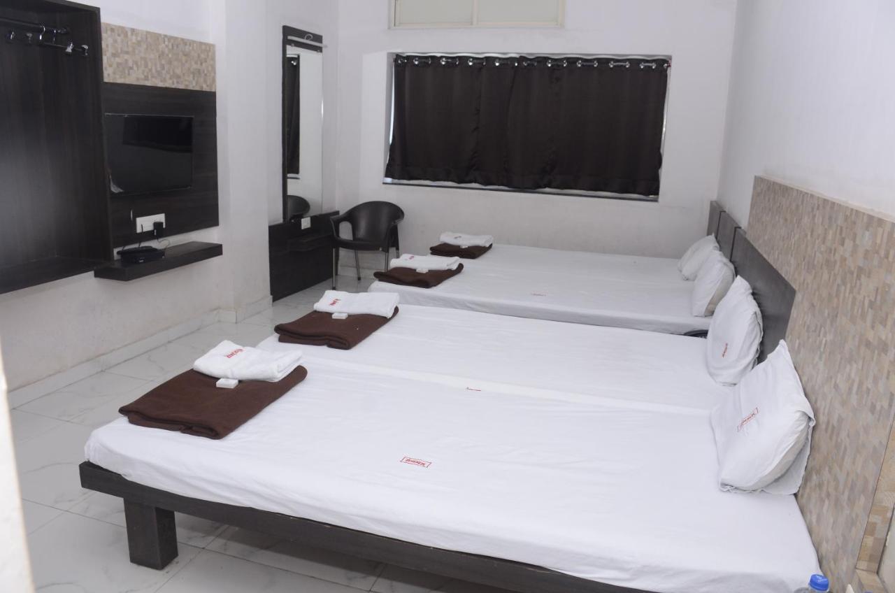 Hotel Mangalam Kurandvad Kültér fotó