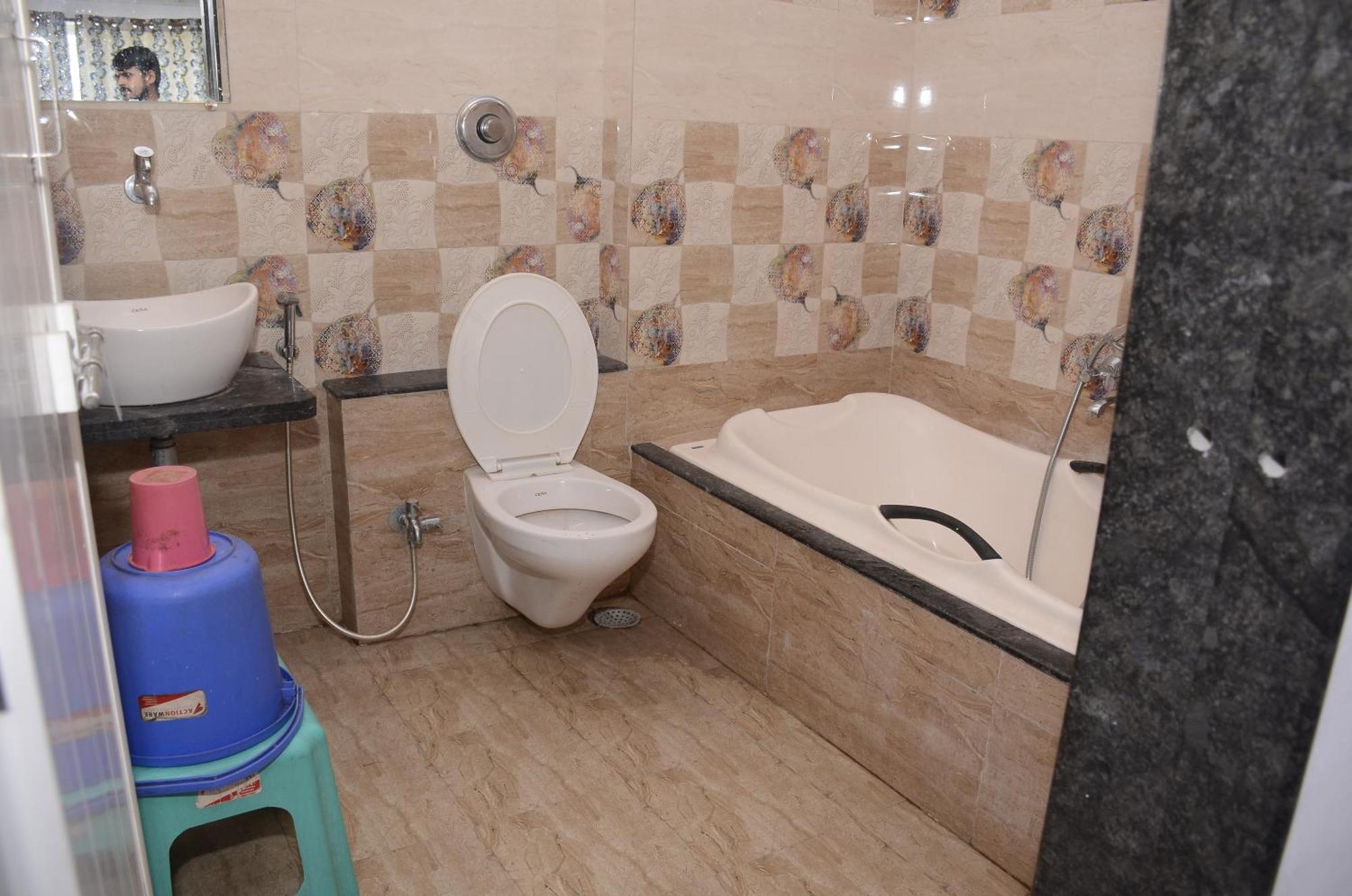 Hotel Mangalam Kurandvad Kültér fotó